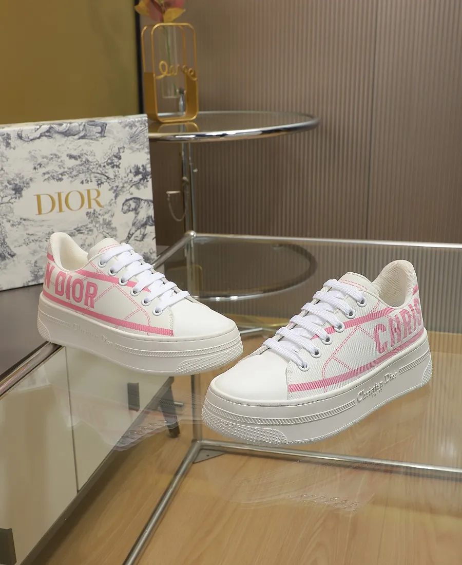 👟👟Ex-factory price 440👟👟 DIOR Dior's new thick-soled sports white shoes, electro-embroidered fabric, embroidered letters, breathable mesh lining, sheepskin for foot pads, lightweight outsole. Size: 35-40 (41 customized)